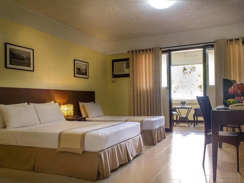 Matabungkay Beach Hotel Batangas Exterior foto